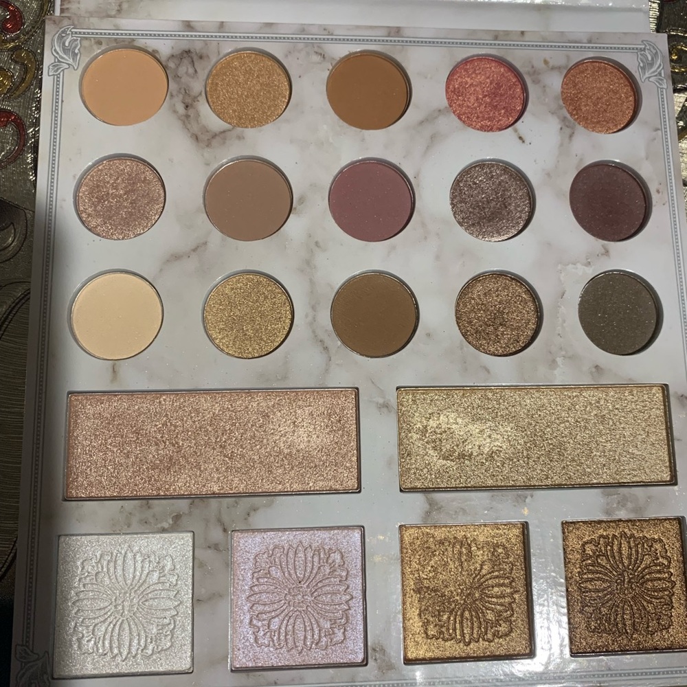 Bh Cosmetics Carli Bybel Deluxe Edition